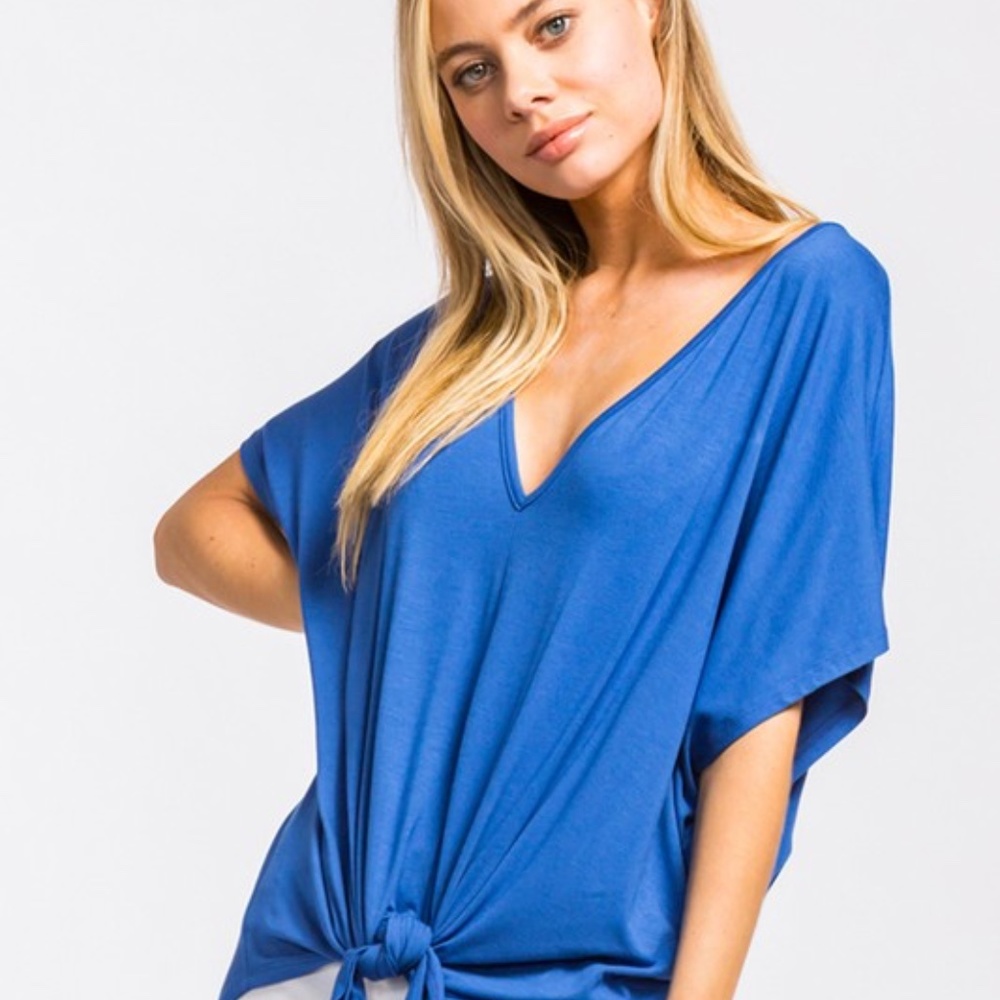 Scoop V neck Tie Detail front